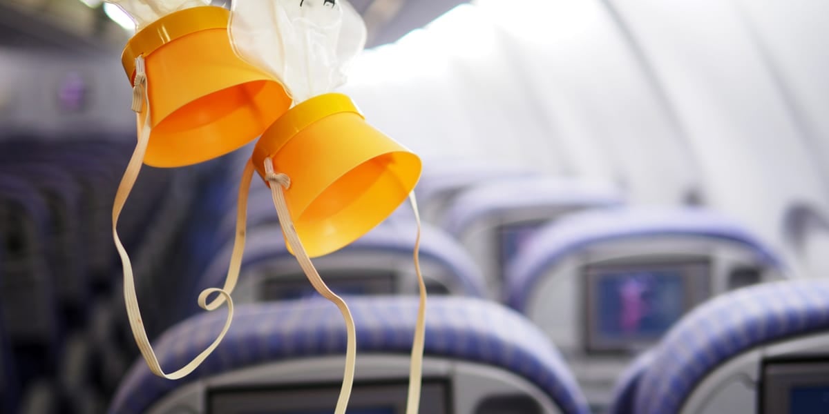 air masks dropped in commercial aeroplane